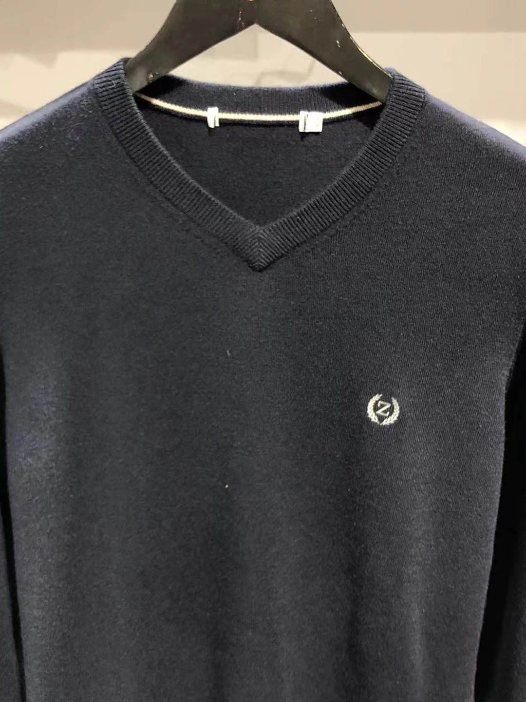 JJ домашний мужской вязаный свитер с v-образным вырезом, шерстяная смесь, повседневный, длинный свек, удобный крой, теплый, дышащий, мягкий полиэстер
JJ домашний мужской вязаный свитер с v-образным вырезом, шерстяная смесь, повседневный, длинный свек, удобный крой, теплый, дышащий, мягкий полиэстер