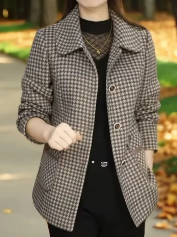 Elegant Plaid Short Suit Jacket for Middle-Aged Women Spring Autumn Style Slimming Top Quality Polyester Fiber Ladies' Wear
Elegant Plaid Short Suit Jacket for Middle-Aged Women Spring Autumn Style Slimming Top Quality Polyester Fiber Ladies' Wear