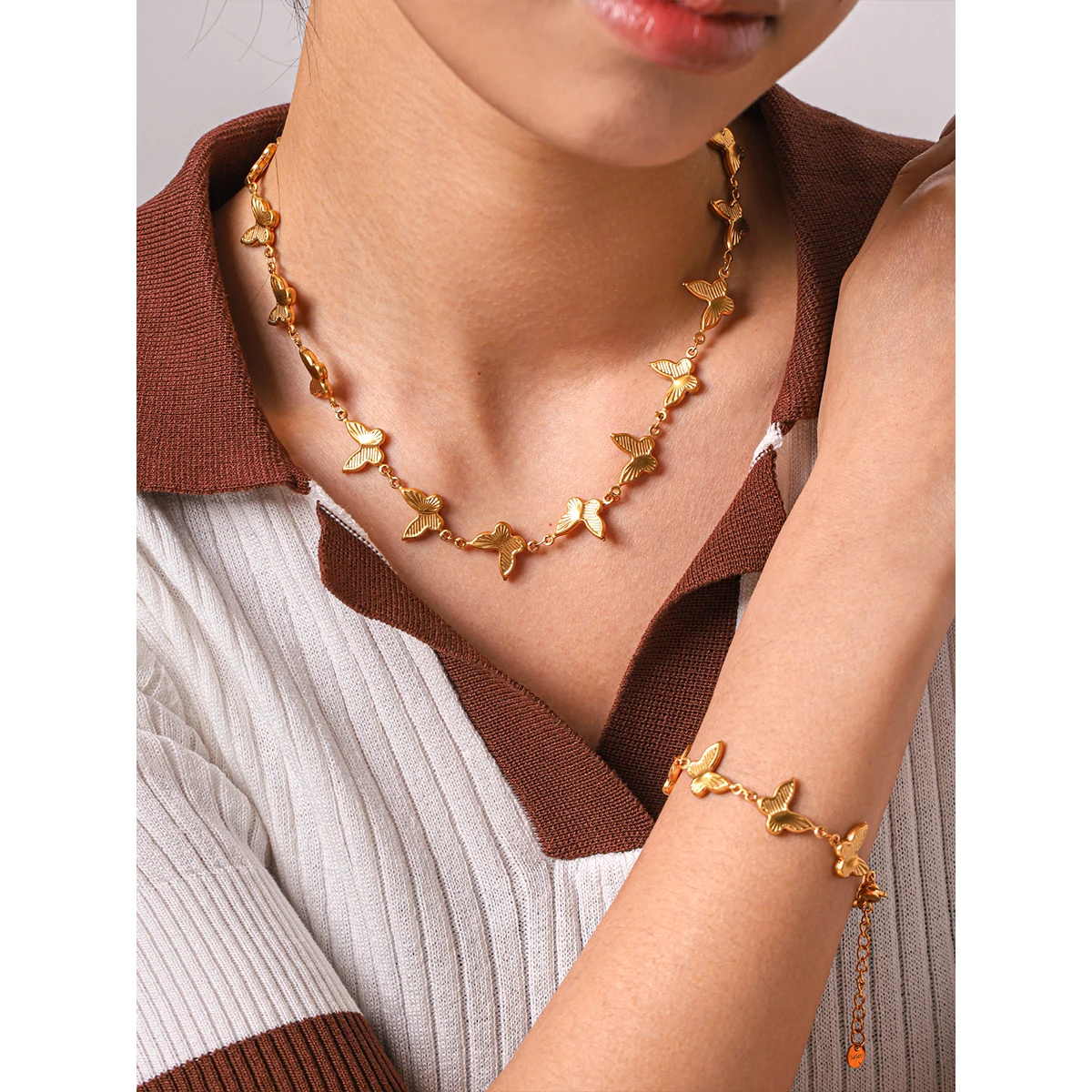 Multiple Textured Butterfly Chain Bracelet 18K Gold PVD Plated Stainless Steel For Women Dainty Adjustable Gift Jewelry
Multiple Textured Butterfly Chain Bracelet 18K Gold PVD Plated Stainless Steel For Women Dainty Adjustable Gift Jewelry
