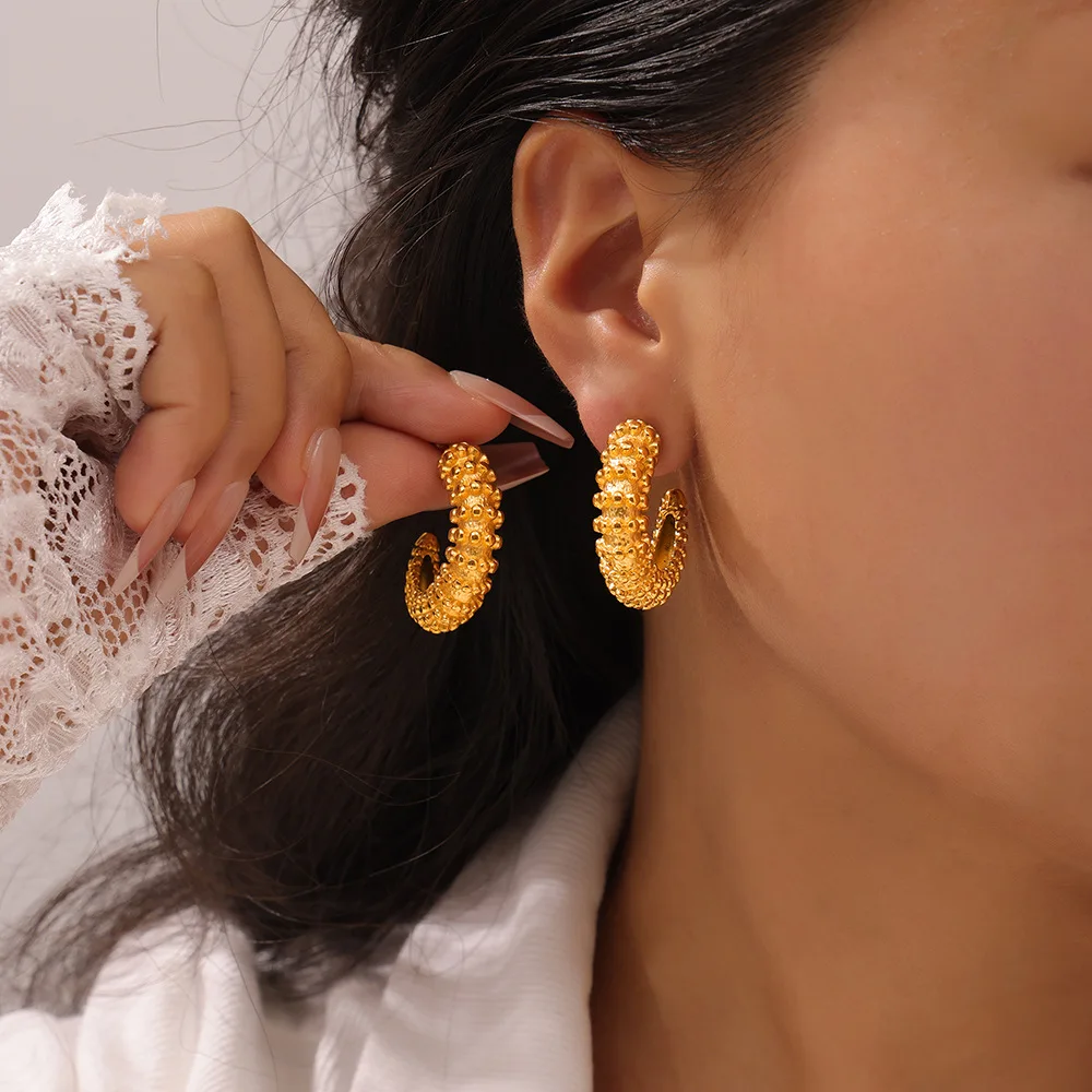 Luxurious gold-plated statement panel multi-layer design stud earrings Titanium steel gold-plated C-stud earrings
Luxurious gold-plated statement panel multi-layer design stud earrings Titanium steel gold-plated C-stud earrings