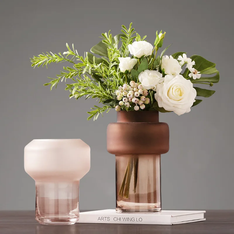Luxury geometric glass vase Transparent hydroponic vase Home and living room design decorations and ornaments creativity
Luxury geometric glass vase Transparent hydroponic vase Home and living room design decorations and ornaments creativity