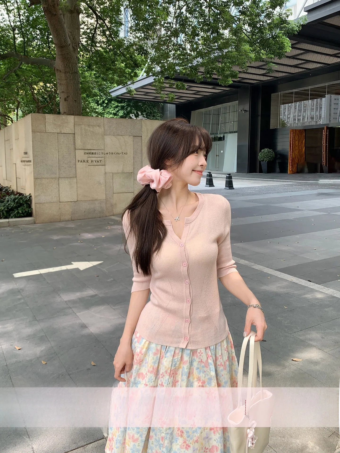 Morning Bloom Pink Short Sleeve Knitted Open Cardigan Women's Slim Fit Unique Beautiful Summer Top Korean Style Casual round ...
Morning Bloom Pink Short Sleeve Knitted Open Cardigan Women's Slim Fit Unique Beautiful Summer Top Korean Style Casual round ...