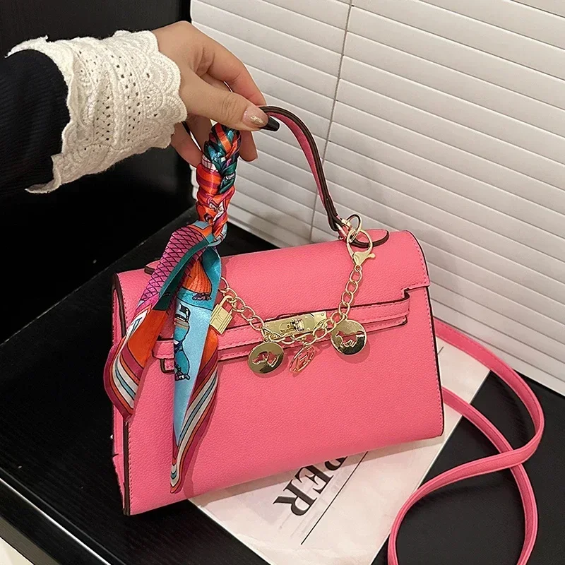 Unique Casual Simple Crossbody Handbag With Solid Color And Trendy Design Perfect For Paris Fashion Women
Unique Casual Simple Crossbody Handbag With Solid Color And Trendy Design Perfect For Paris Fashion Women
