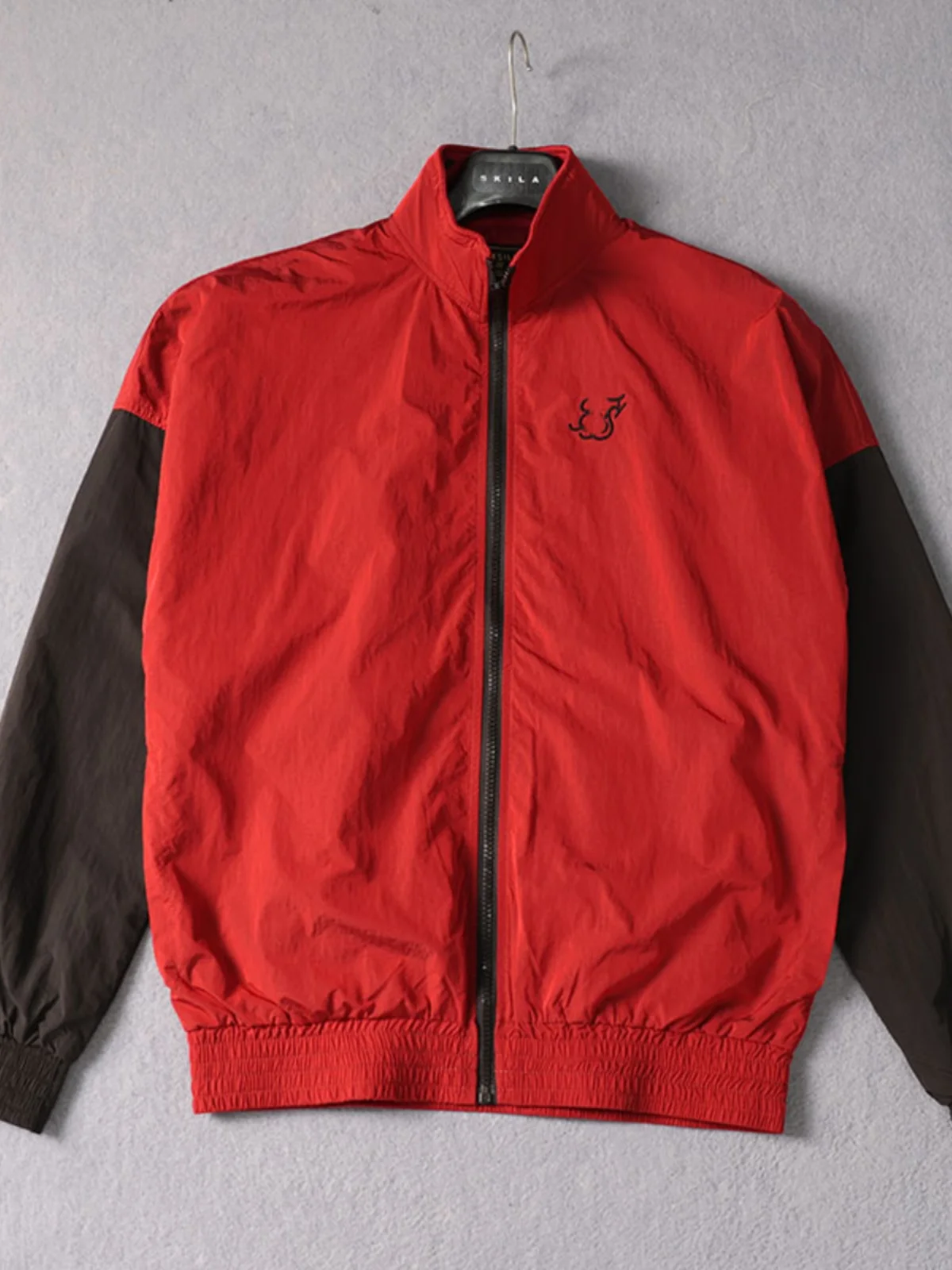 Outdoor Loose Nylon Jacket Functional Hooded Stand Collar Hip Hop Punk Spring Autumn Windproof Sports Coat Long Sleeve Youth ...
Outdoor Loose Nylon Jacket Functional Hooded Stand Collar Hip Hop Punk Spring Autumn Windproof Sports Coat Long Sleeve Youth ...