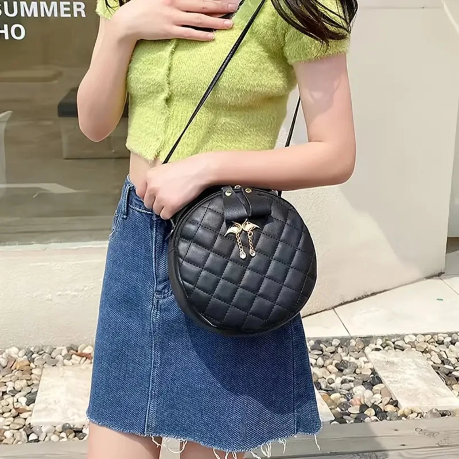 Rhombus Quilted Round Hand Bag, Women's Cross Body Metal Decor Bag, Elegant Shoulder Zipper Purse
Rhombus Quilted Round Hand Bag, Women's Cross Body Metal Decor Bag, Elegant Shoulder Zipper Purse