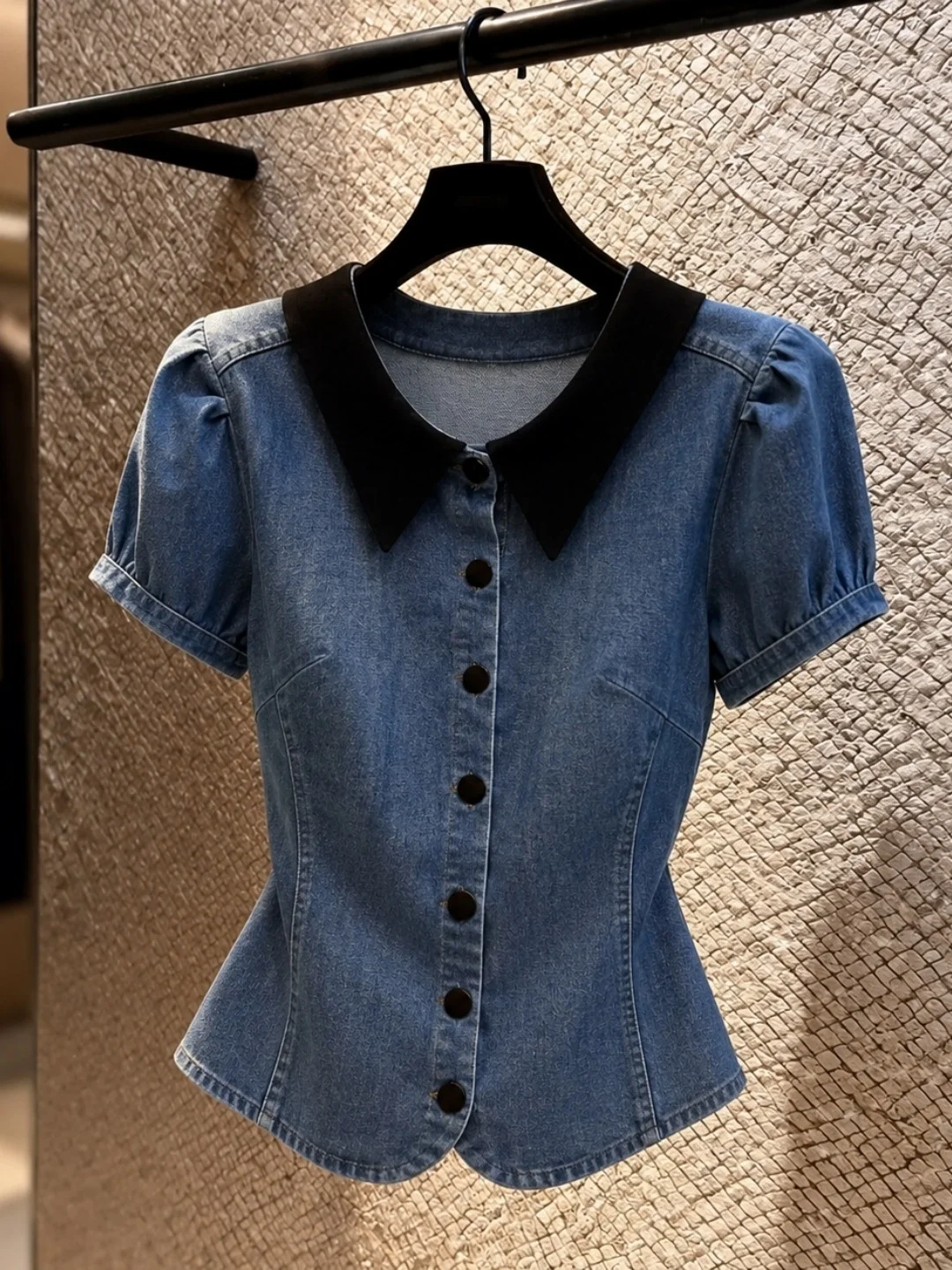 Fashionable Korean Style Slim Fit Short Sleeve Shirt Turn-down Collar Elegant Luxury Summer Top for Women Breathable Casual S...
Fashionable Korean Style Slim Fit Short Sleeve Shirt Turn-down Collar Elegant Luxury Summer Top for Women Breathable Casual S...
