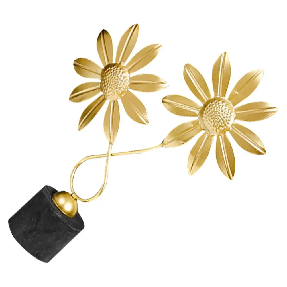Luxury Iron Ornaments Golden Leaf Design Durable Craftsmanship Home Decor Room Metal Iron Plant Ornament
Luxury Iron Ornaments Golden Leaf Design Durable Craftsmanship Home Decor Room Metal Iron Plant Ornament
