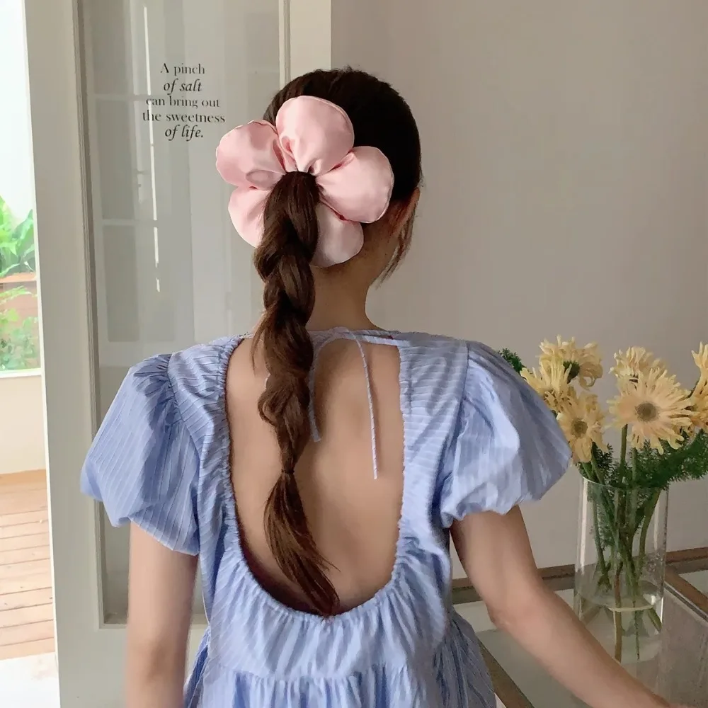 2-Piece Set of Flower-Shaped Scrunchies, Elegant and Cute Sponge Flower Hair Ties, Extra-Large Scrunchies with a High-End Feel, Hair Bands for Buns, Simple Style
2-Piece Set of Flower-Shaped Scrunchies, Elegant and Cute Sponge Flower Hair Ties, Extra-Large Scrunchies with a High-End Feel, Hair Bands for Buns, Simple Style