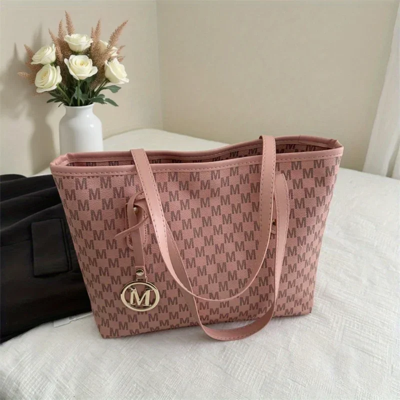 Light Luxury, Minimalist, Fashionable, High-End Texture, Design Sense, Tote Bag, Women'S Retro Checkered Pattern, Large Capacity Shoulder Bag
Light Luxury, Minimalist, Fashionable, High-End Texture, Design Sense, Tote Bag, Women'S Retro Checkered Pattern, Large Capacity Shoulder Bag