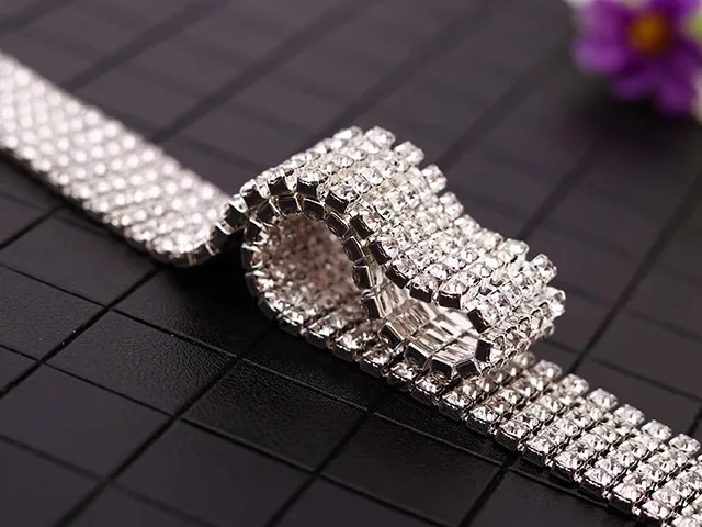 1 ярд, 6 рядов, серебряная основа, стеклянная цепочка со стразами для DIY ювелирных аксессуаров, блестящая лента, цепочка со стразами и кристаллами
1 ярд, 6 рядов, серебряная основа, стеклянная цепочка со стразами для DIY ювелирных аксессуаров, блестящая лента, цепочка со стразами и кристаллами