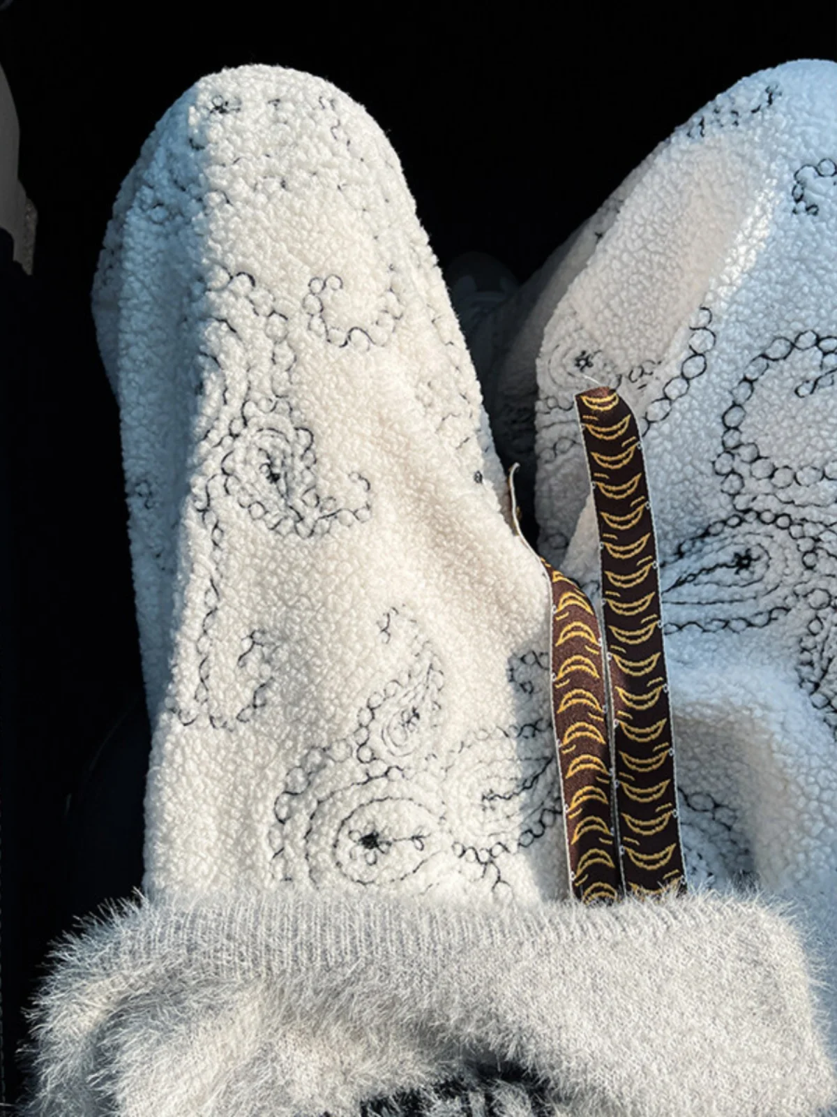 Men's Winter Warm Cotton Pants Embroidered Caew Flower Lamb Velvet Straight Leg Casual Trousers Youthful American Sle
Men's Winter Warm Cotton Pants Embroidered Caew Flower Lamb Velvet Straight Leg Casual Trousers Youthful American Sle