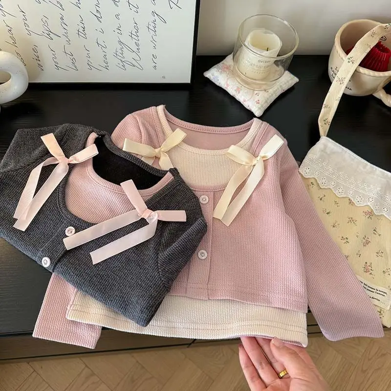 Sweet and versatile fake two-piece T-shirt top for girls spring 2025 new Korean children's fashionable western-style base shirt
Sweet and versatile fake two-piece T-shirt top for girls spring 2025 new Korean children's fashionable western-style base shirt