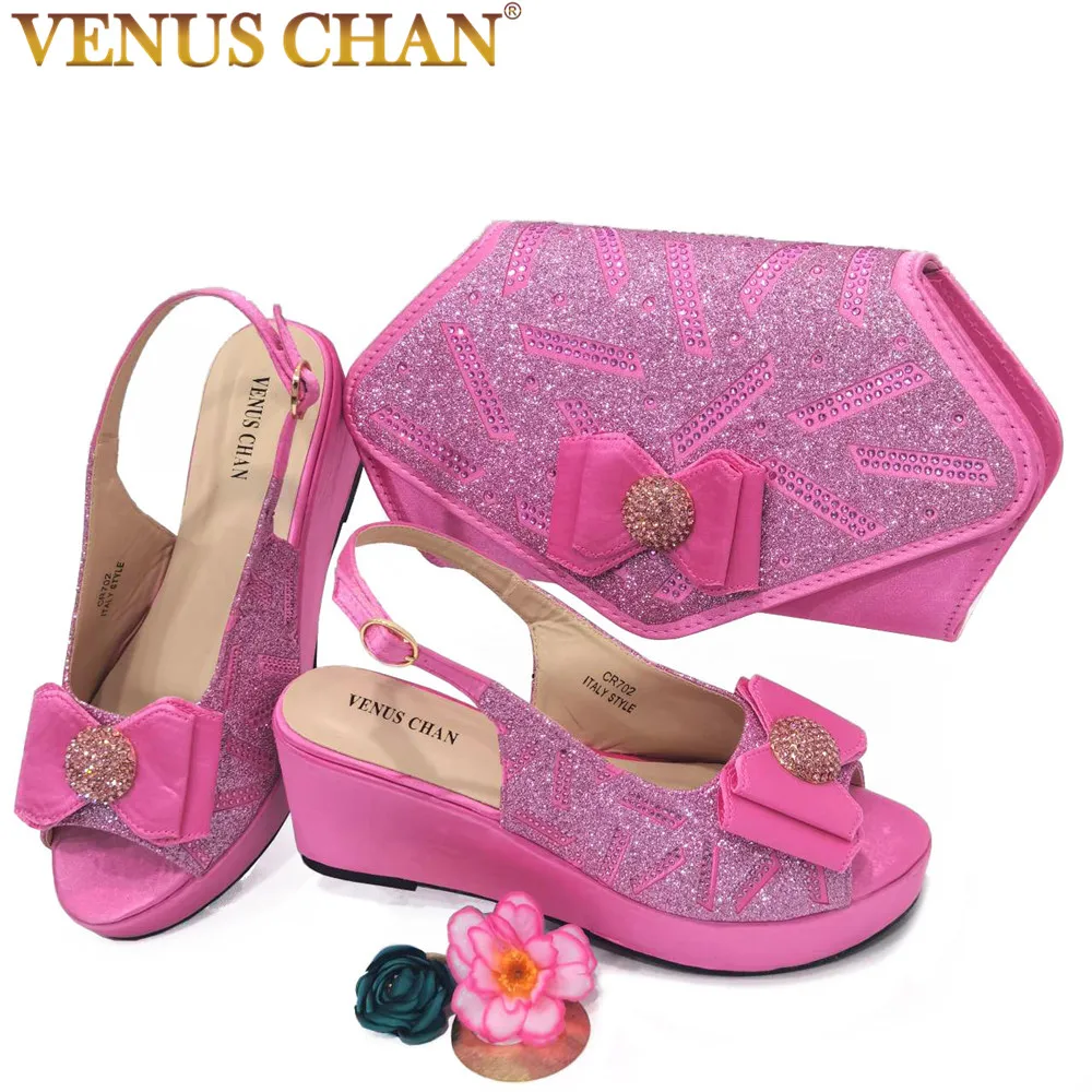 2023 Italian Design Slope Heel Sequin Stripe Rhinestone Summer Women's Sandals Party Fashion Elegant Ladies Shoes and Bag Set
2023 Italian Design Slope Heel Sequin Stripe Rhinestone Summer Women's Sandals Party Fashion Elegant Ladies Shoes and Bag Set
