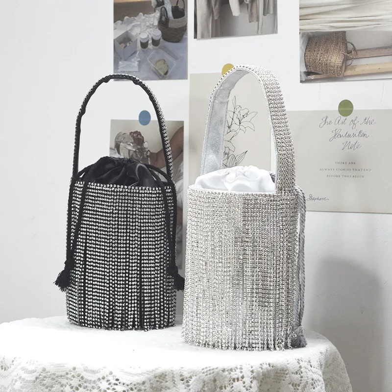 Luxury Designer Women's Drawstring Tassel Handbag Shiny Bling Diamond Evening Bag Female Party Wedding Clutches Bucket Bag
Luxury Designer Women's Drawstring Tassel Handbag Shiny Bling Diamond Evening Bag Female Party Wedding Clutches Bucket Bag