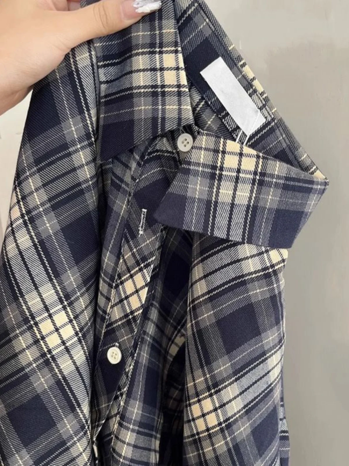 Retro Hong Kong Style Plaid Oversize Shirt Spring Summer Loose Thin Long Sleeve Sweet Japanese Style Collar Button up Top
Retro Hong Kong Style Plaid Oversize Shirt Spring Summer Loose Thin Long Sleeve Sweet Japanese Style Collar Button up Top