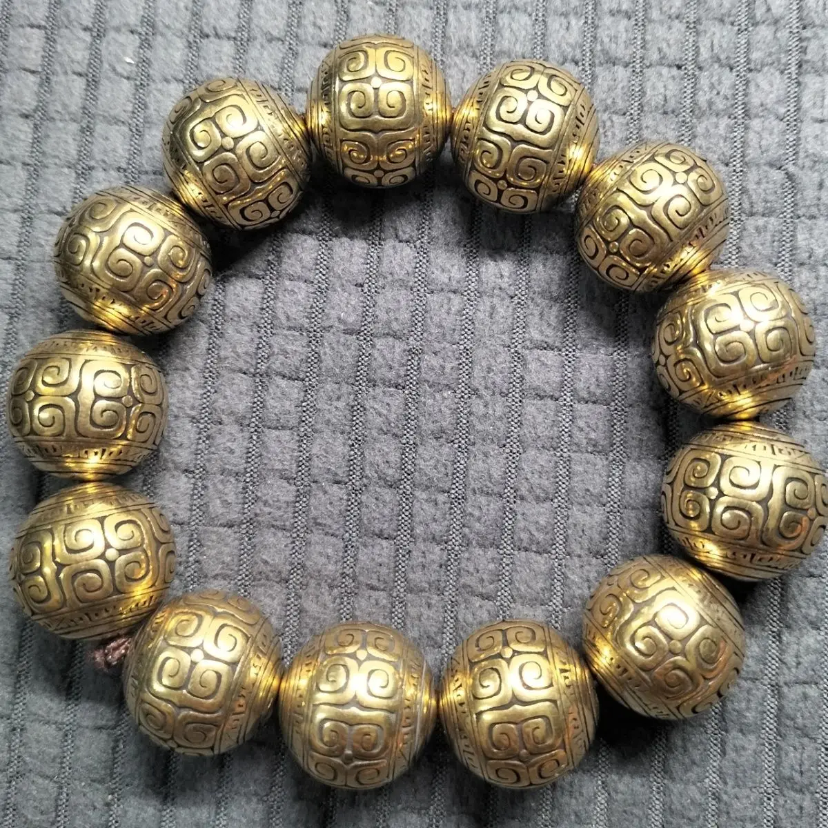 Brass double-sided retro bracelet a large number of antique bronze money does not fade high-end high-value chain ethnic style
Brass double-sided retro bracelet a large number of antique bronze money does not fade high-end high-value chain ethnic style