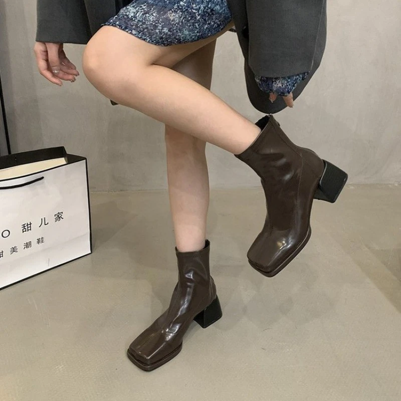 High Quality Thick Sole Back Zipper Waterproof Platform Fashion All-match Comfortable Non-slip Breathable Women's Ankle Boots
High Quality Thick Sole Back Zipper Waterproof Platform Fashion All-match Comfortable Non-slip Breathable Women's Ankle Boots