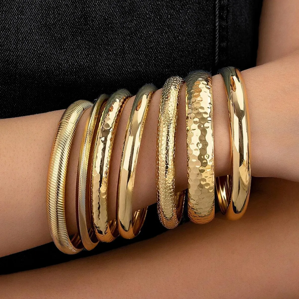 Mid-century hammered bracelet set, patterned premium bangles, elegant for layering, delicate & minimalist
Mid-century hammered bracelet set, patterned premium bangles, elegant for layering, delicate & minimalist