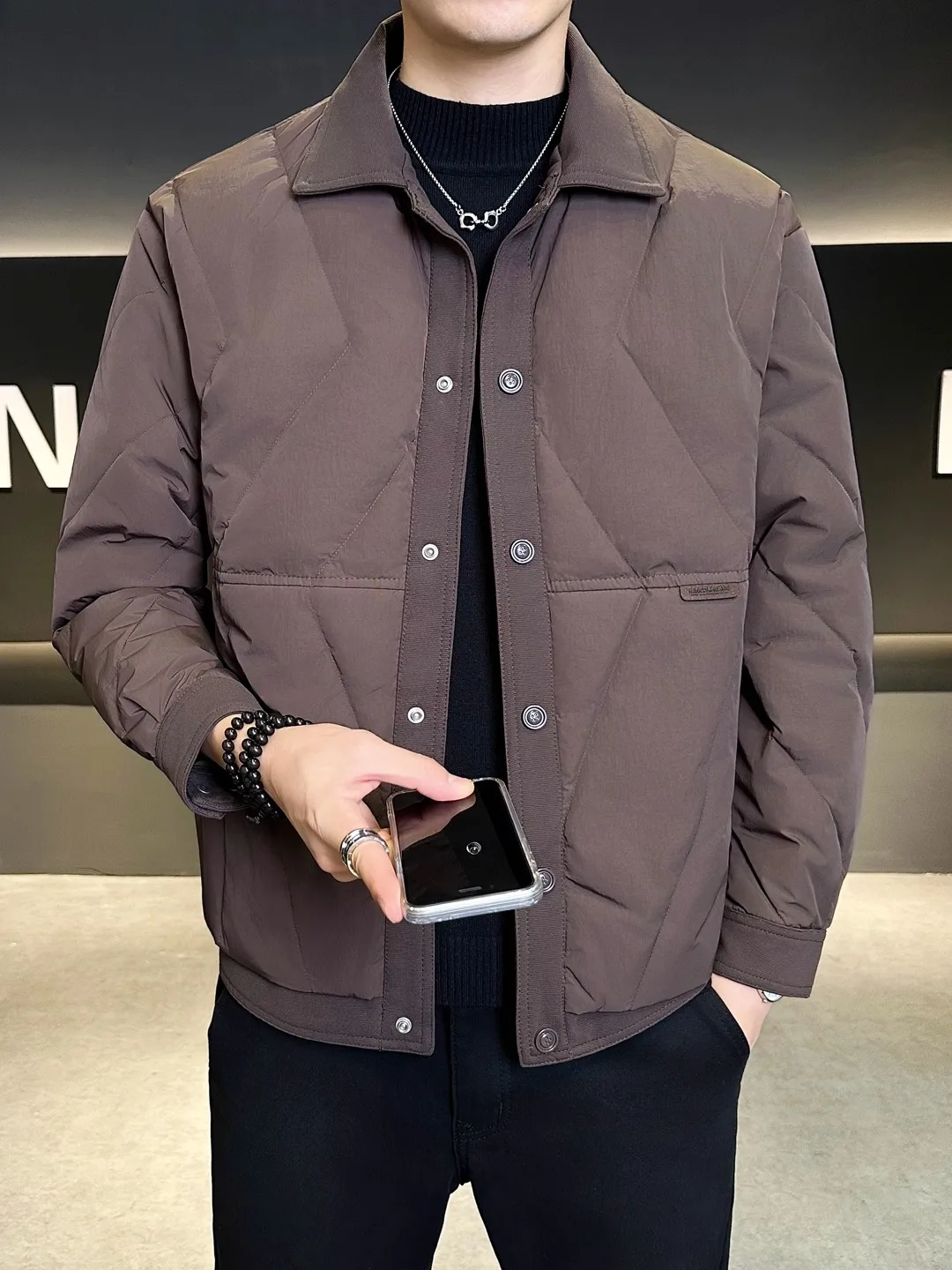 Men's Lightweight down Jaet Quilted Winter Coat Slim Fit Faionable irt Sle Polyester Fabric Outdoor Casual Wear
Men's Lightweight down Jaet Quilted Winter Coat Slim Fit Faionable irt Sle Polyester Fabric Outdoor Casual Wear