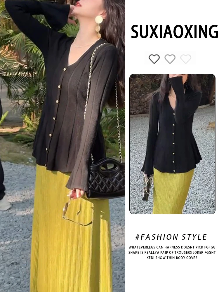 Slimming Black V-neck Knitwear Korean Style Casual Loose Fit Long Sleeve Button up Top for Women Spring Autumn Commute
Slimming Black V-neck Knitwear Korean Style Casual Loose Fit Long Sleeve Button up Top for Women Spring Autumn Commute