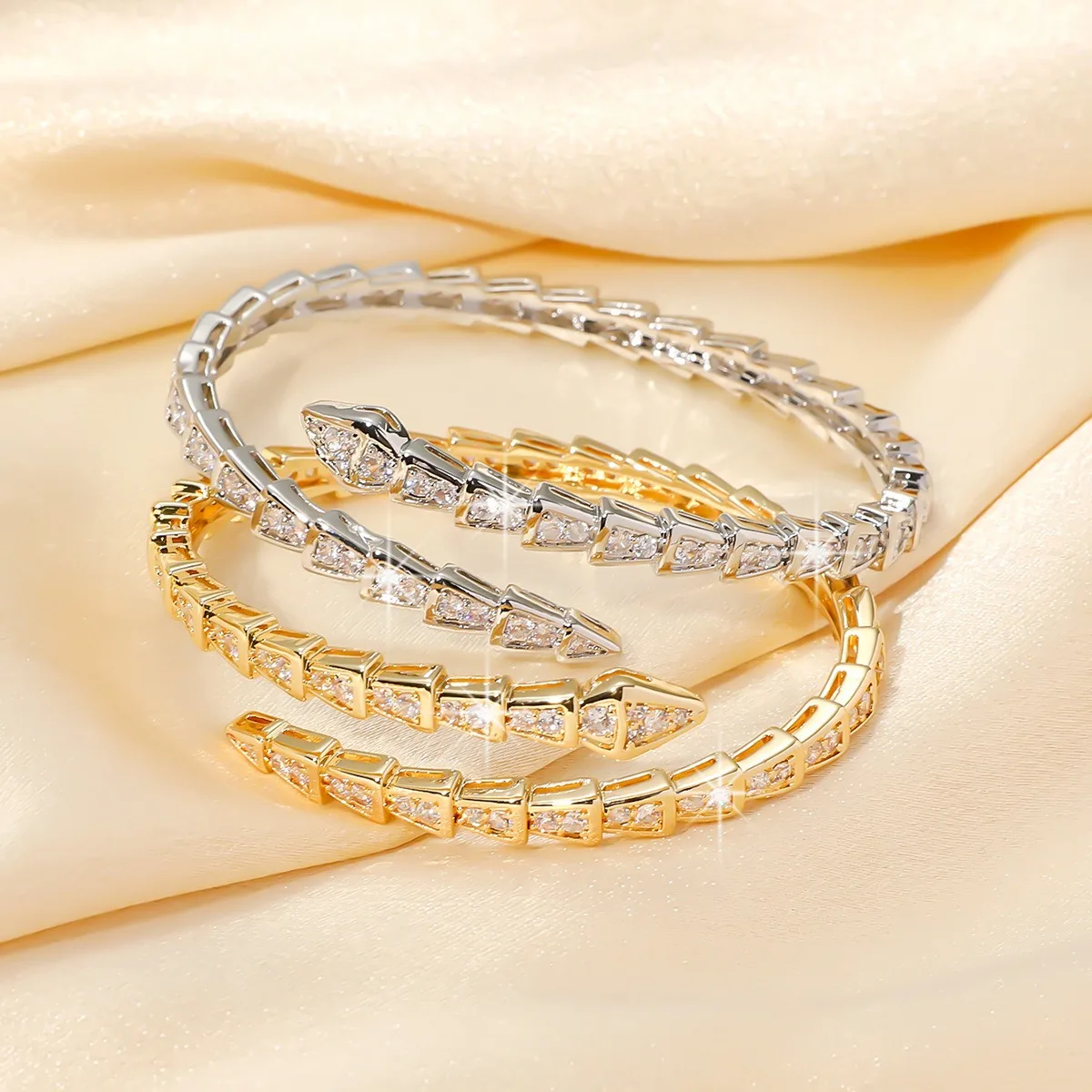 Fashion Serpentine Cuff Bracelet for Women Exquisite Crystal Starry Sky Bracelet Banquet Anniversary Jewelry Accessories Gifts
Fashion Serpentine Cuff Bracelet for Women Exquisite Crystal Starry Sky Bracelet Banquet Anniversary Jewelry Accessories Gifts