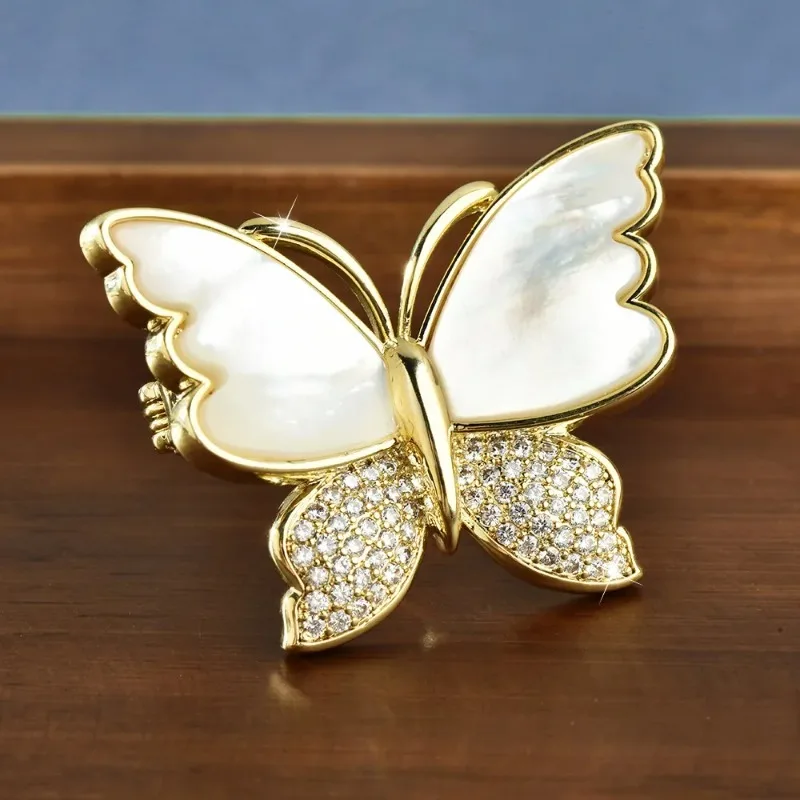 The brooches are exquisite and elegant, high-end women's brooches, fashionable clothing brooches, and retro brooches
The brooches are exquisite and elegant, high-end women's brooches, fashionable clothing brooches, and retro brooches