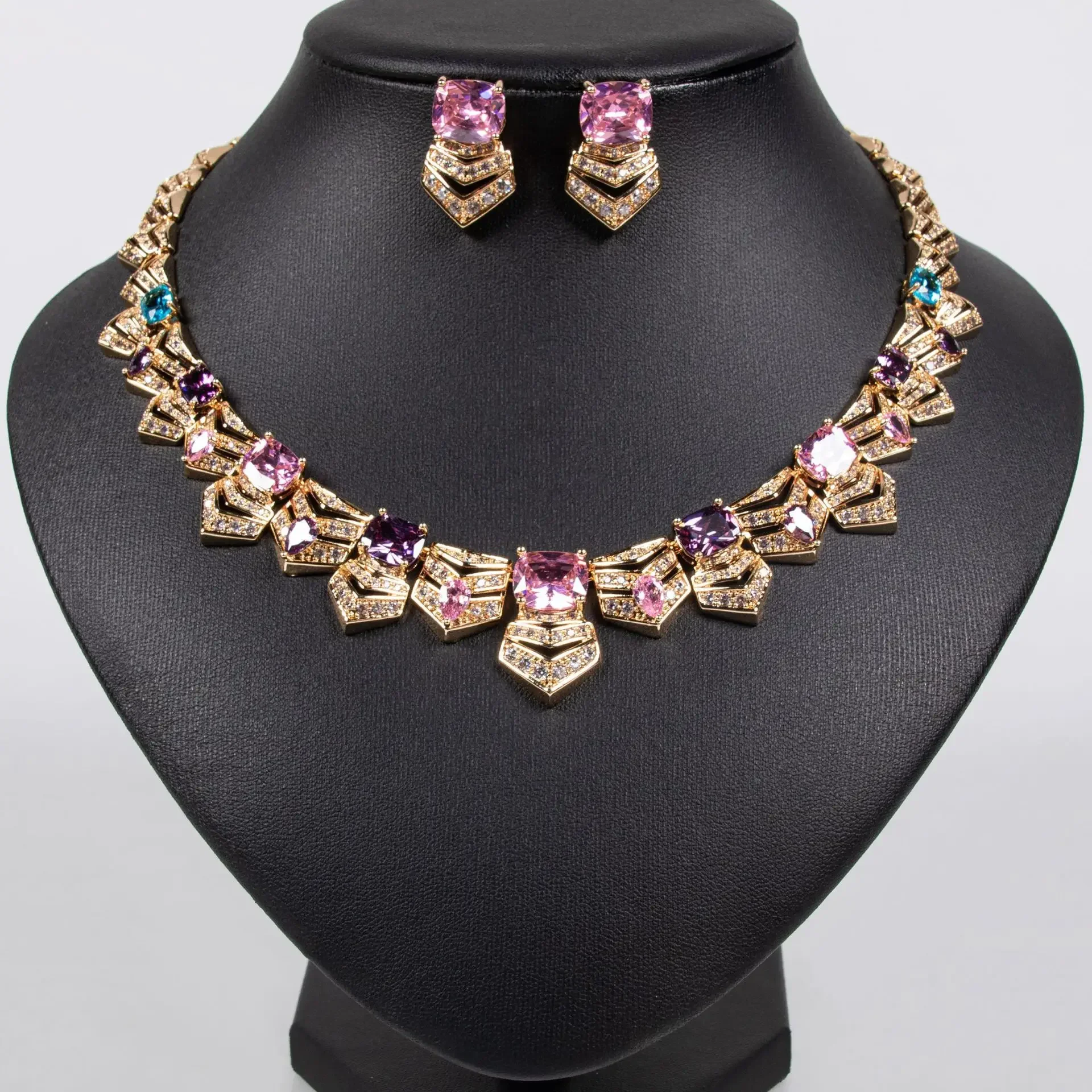 CHKAWOCI European and American fashion set Zircon jewelry women's necklace earrings high-grade two-piece Valentine's Day gift
CHKAWOCI European and American fashion set Zircon jewelry women's necklace earrings high-grade two-piece Valentine's Day gift
