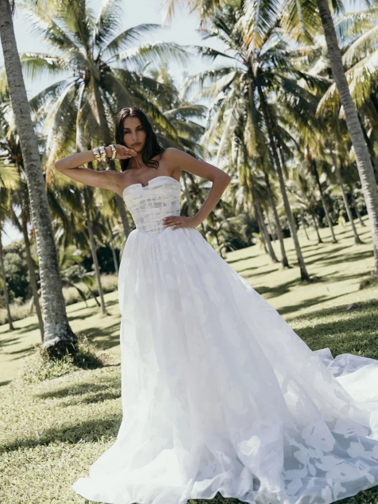Exquisite Bridal Gowns Strapless White Floral Print A Line Ball Gown Sweep Train Bride Wedding Evening Dresses Custom Multicolor
Exquisite Bridal Gowns Strapless White Floral Print A Line Ball Gown Sweep Train Bride Wedding Evening Dresses Custom Multicolor