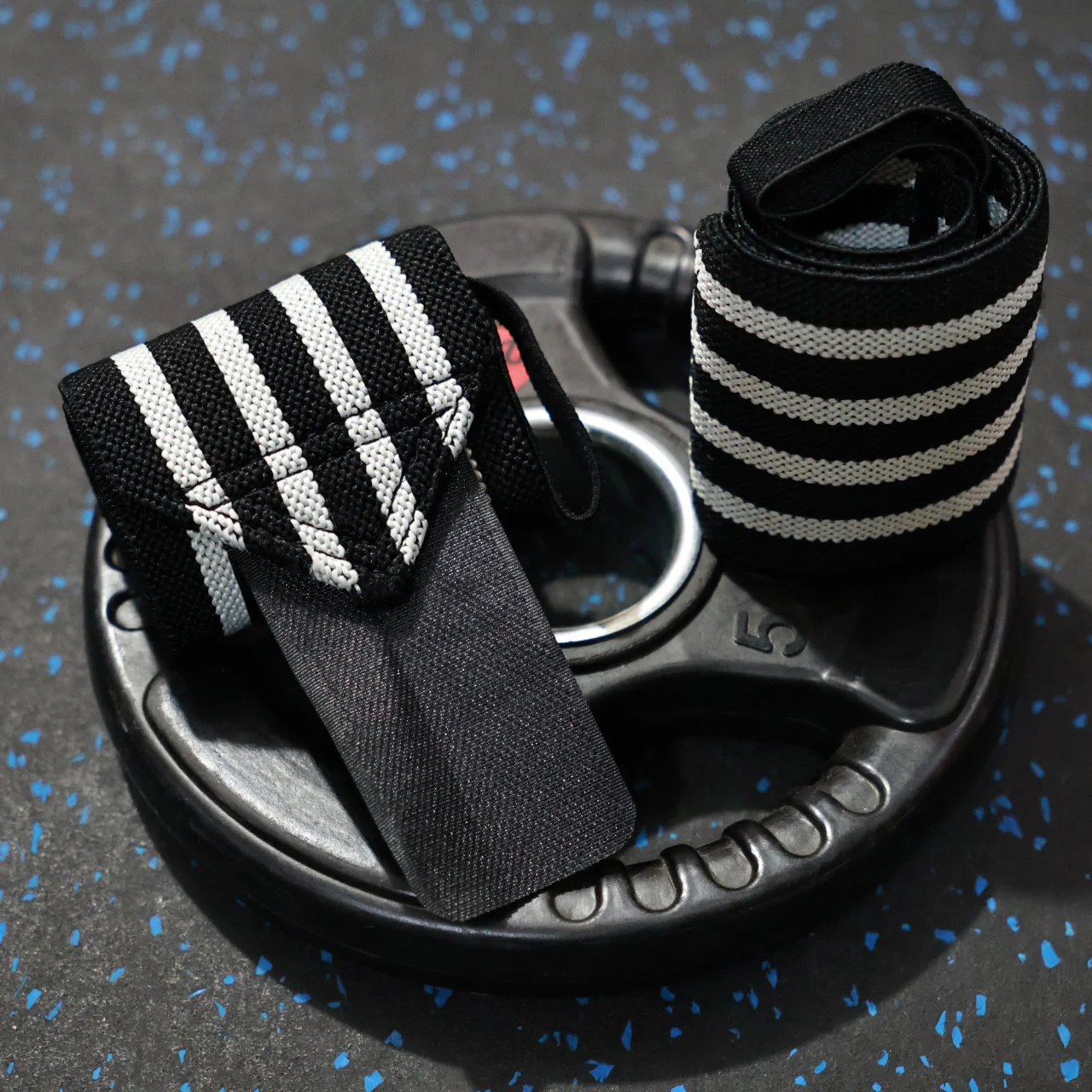 Lifting Straps Suede Leather Deadlift by Weightlifting Wrist Support Straps for Men & Women Wraps Heavy Duty Powerlifting Grip
Lifting Straps Suede Leather Deadlift by Weightlifting Wrist Support Straps for Men & Women Wraps Heavy Duty Powerlifting Grip