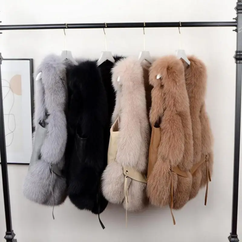 New Women's Winter Real Fur Coat High Quality Natural Fox Fur Vest Fashion Luxurious Warm Sleeveless Dark Buckle Jacket Truehair
New Women's Winter Real Fur Coat High Quality Natural Fox Fur Vest Fashion Luxurious Warm Sleeveless Dark Buckle Jacket Truehair