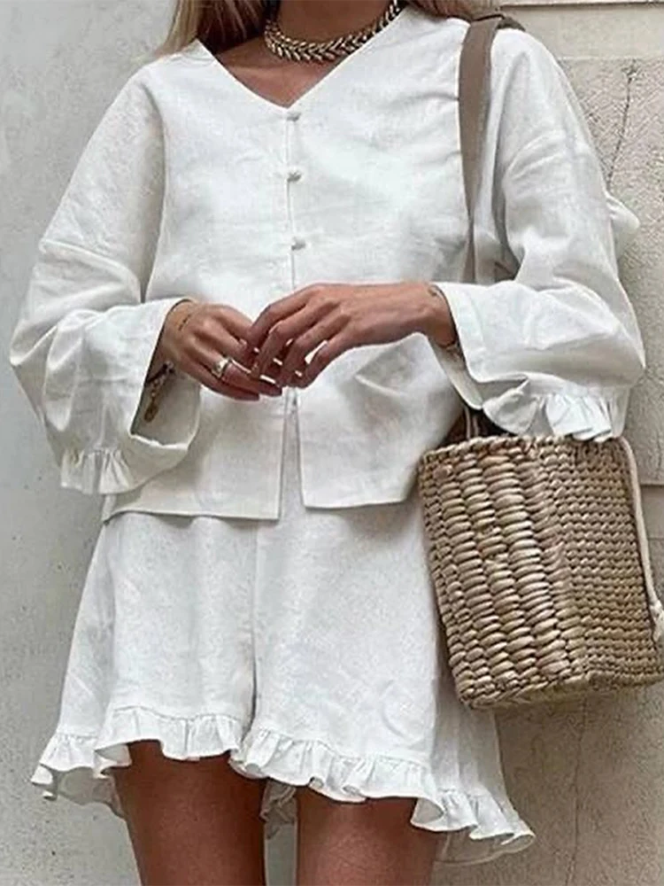 2025 Summer Women's Floral Shorts Sets Casual V-neck Buckle Blouse High-waisted Shorts Suit Streetwear Feminine Two Piece Outfit
2025 Summer Women's Floral Shorts Sets Casual V-neck Buckle Blouse High-waisted Shorts Suit Streetwear Feminine Two Piece Outfit