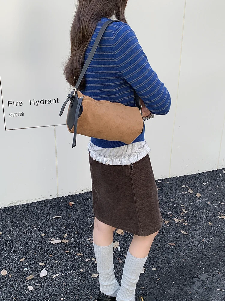 Women's Retro Suede Crossbody Bag High-End Frosted Armpit Bag Korean Niche Versatile Pillow Handheld Shoulder Bag
Women's Retro Suede Crossbody Bag High-End Frosted Armpit Bag Korean Niche Versatile Pillow Handheld Shoulder Bag