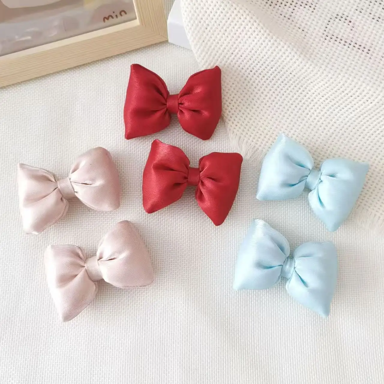 50*65mm new silky cloth bright bow headdress accessories DIY handmade hair ornaments children's shoes and socks accessories
50*65mm new silky cloth bright bow headdress accessories DIY handmade hair ornaments children's shoes and socks accessories