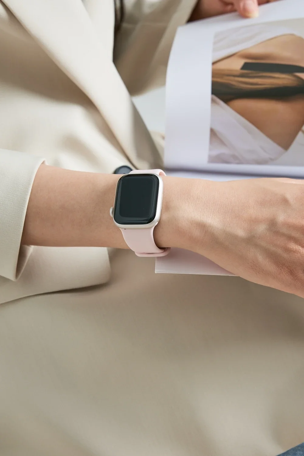 Fashion Silicone Strap For Apple Watch band women Series 10/9/8/7/6/5/4/3/2 SE for iwatch 38mm 40mm 41mm 42mm 44mm 45mm 46mm 49
Fashion Silicone Strap For Apple Watch band women Series 10/9/8/7/6/5/4/3/2 SE for iwatch 38mm 40mm 41mm 42mm 44mm 45mm 46mm 49