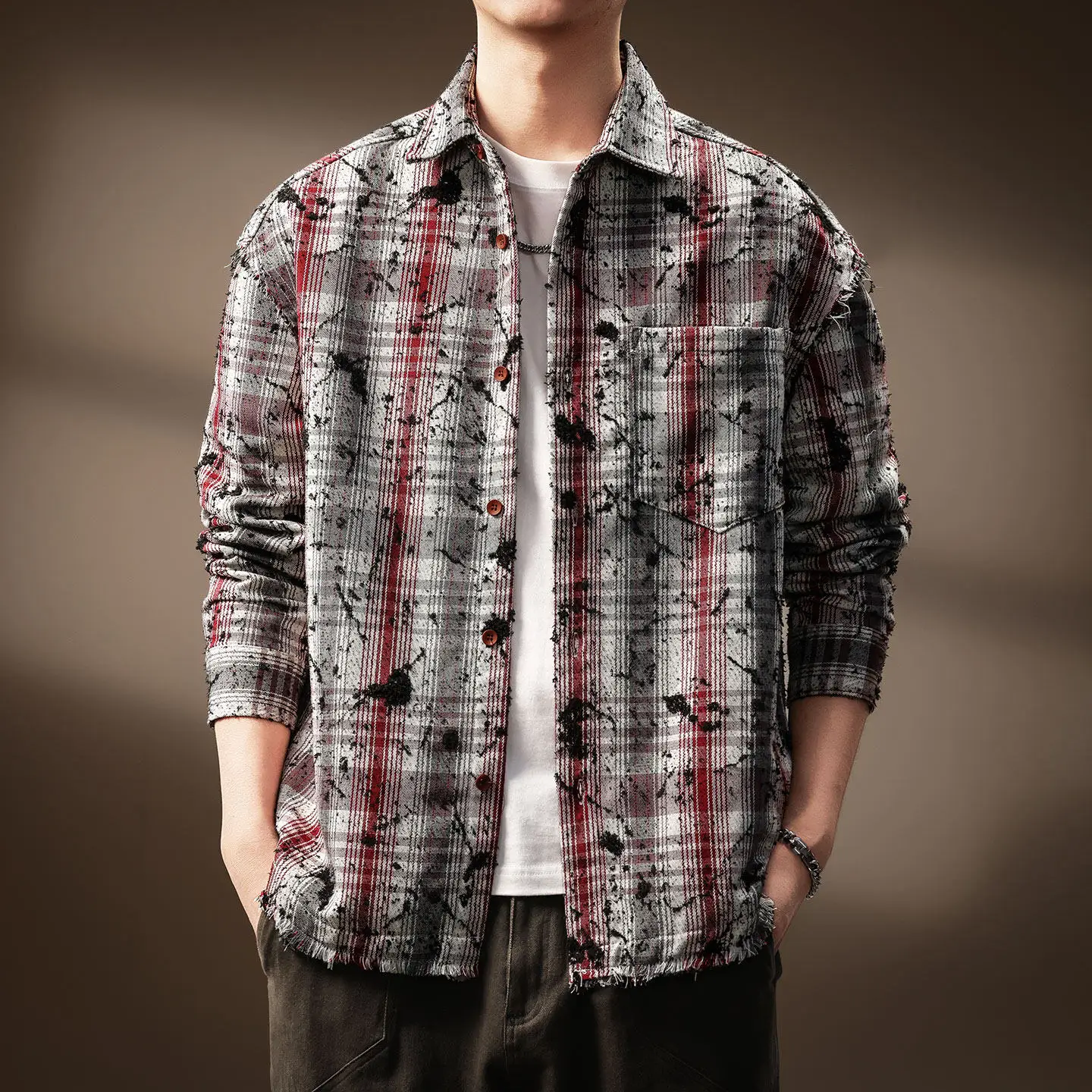 Новая высококачественная рубашка в клетку в стиле ретро с длинными рукавами и свободная, повседневная, универсальная рабочая куртка с отложным воротником от Chaonan Chunqiu.
Новая высококачественная рубашка в клетку в стиле ретро с длинными рукавами и свободная, повседневная, универсальная рабочая куртка с отложным воротником от Chaonan Chunqiu.