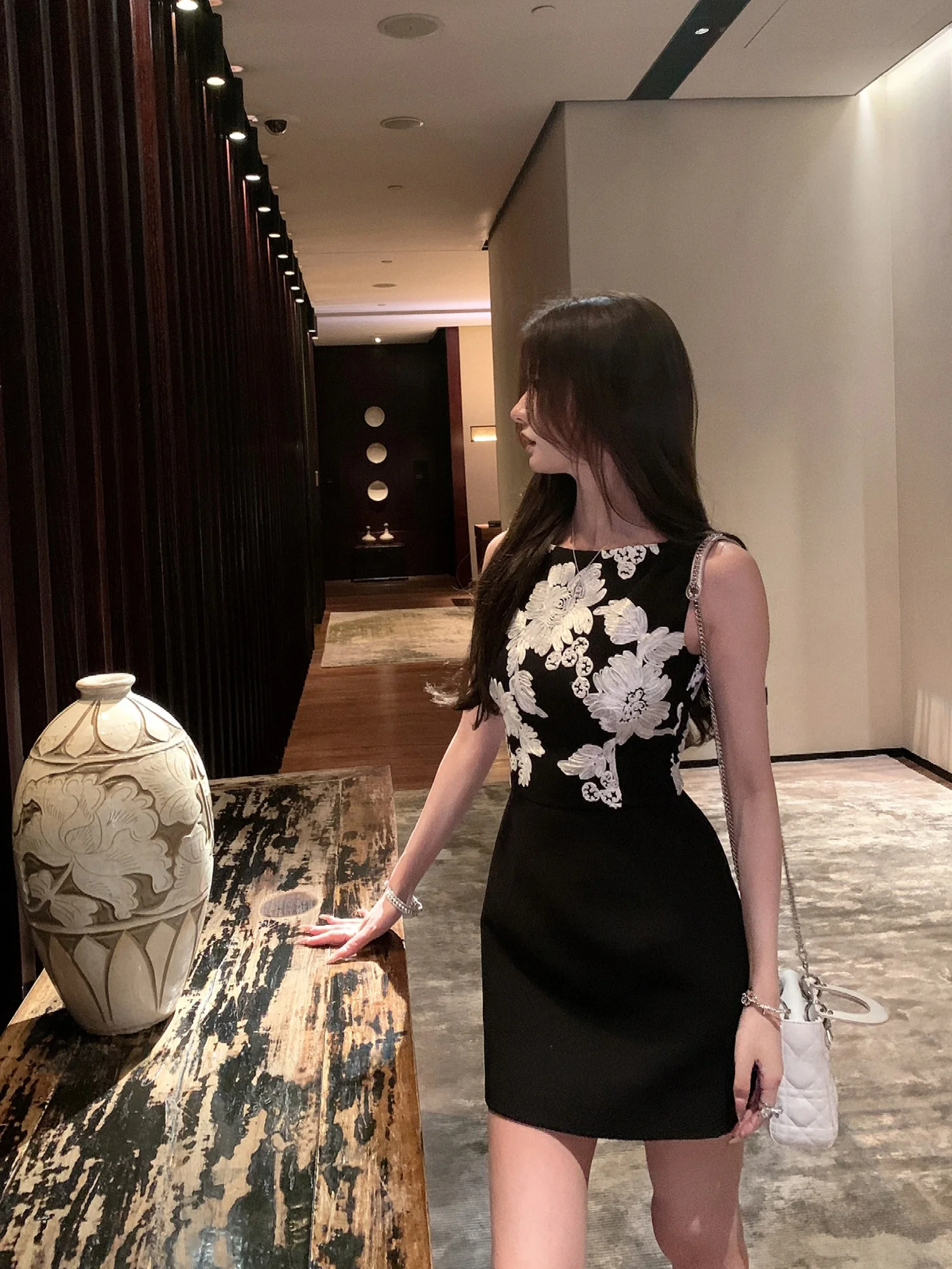 New Black 3D Embroidery Floral Dress Mummy Egg Laying Evening Gown Polyester Fabric A-Line Skirt for Party And Banquet
New Black 3D Embroidery Floral Dress Mummy Egg Laying Evening Gown Polyester Fabric A-Line Skirt for Party And Banquet