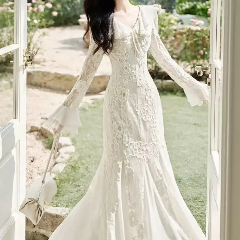 Autumn New Style French Gentle Style Lace Skirt Embroidered V-neck Design Long-sleeved Dress Fishtail Dress Women
Autumn New Style French Gentle Style Lace Skirt Embroidered V-neck Design Long-sleeved Dress Fishtail Dress Women