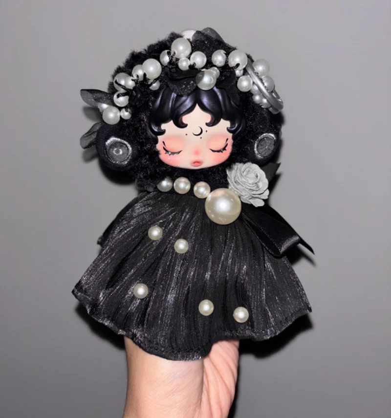 Sleepless Theater Vinyl Dolls for Collectors with Exquisite Hairbands And Baby Clothes - No Doll Included - Suitable for All
Sleepless Theater Vinyl Dolls for Collectors with Exquisite Hairbands And Baby Clothes - No Doll Included - Suitable for All