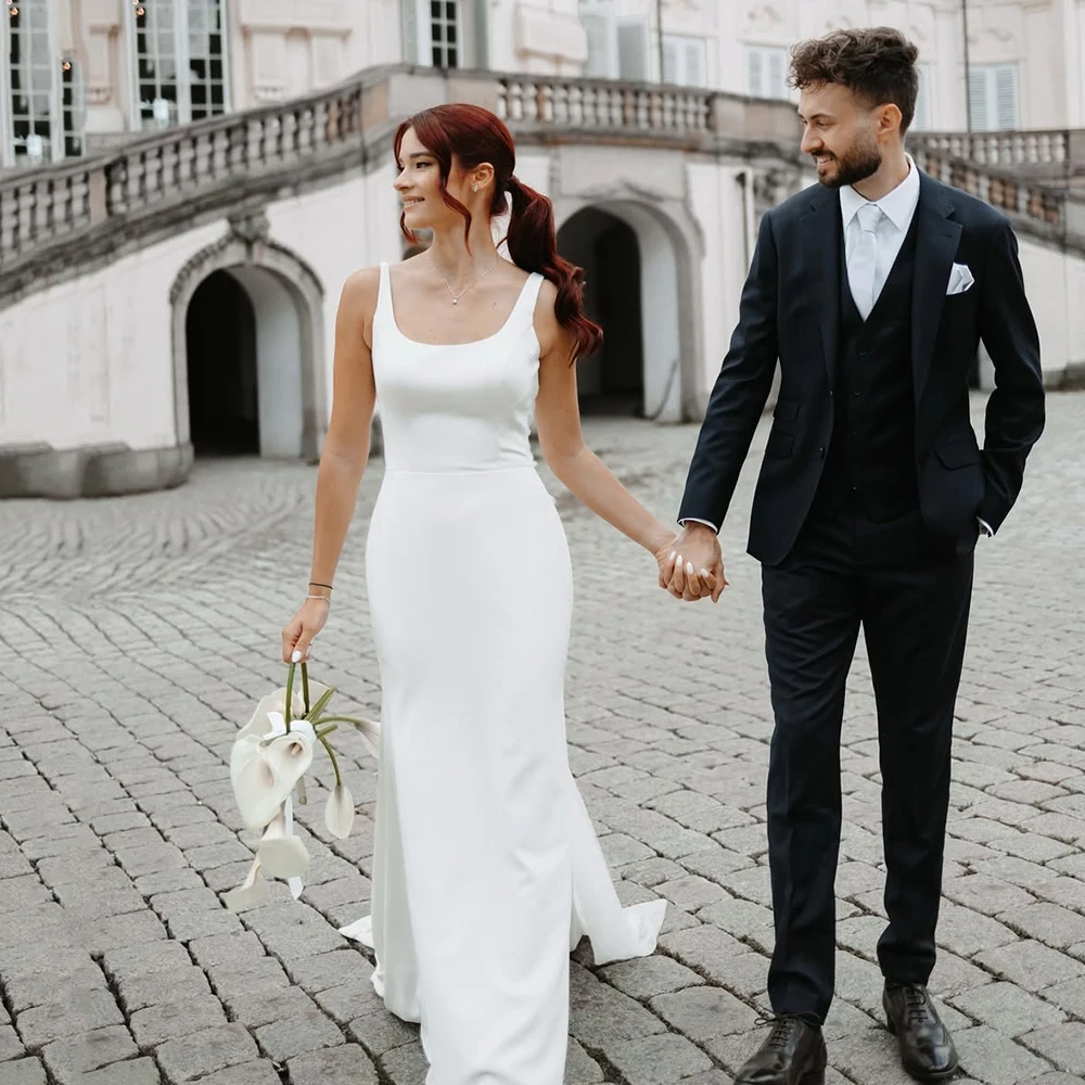 Modern Wedding Dresses 2026 Scoop Neck Backless Elegant Bridal Gown Sleeveless Court Train Civil Formal Bride Dress Customized
Modern Wedding Dresses 2026 Scoop Neck Backless Elegant Bridal Gown Sleeveless Court Train Civil Formal Bride Dress Customized