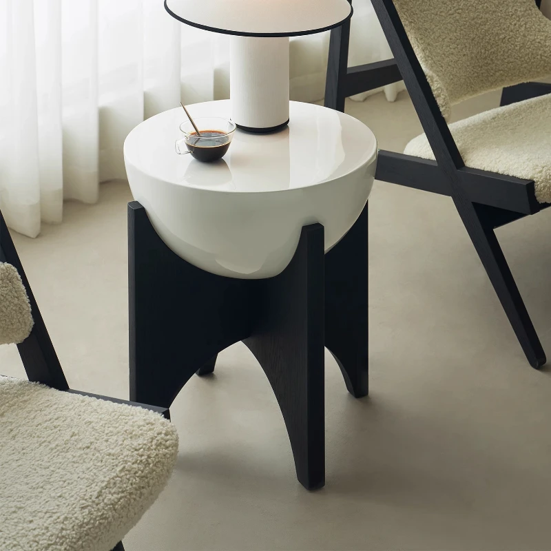 Side table North American imported oak solid wood small coffee table modern retro simple small round table
Side table North American imported oak solid wood small coffee table modern retro simple small round table