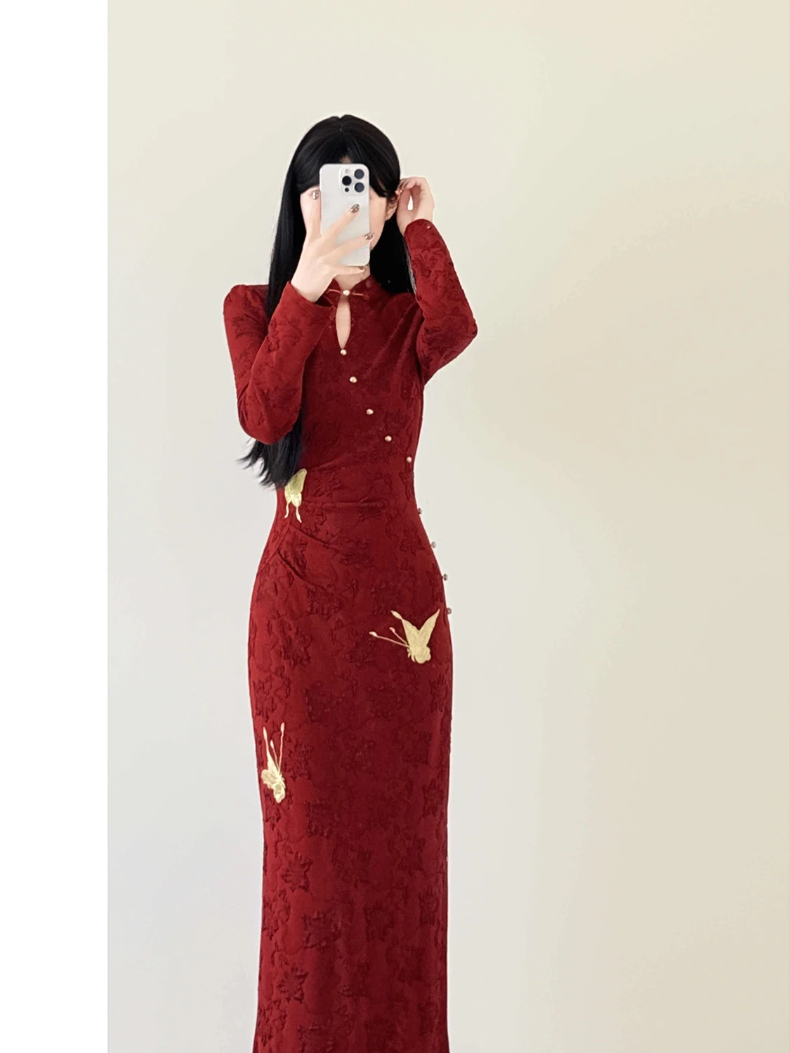 Красное китайское платье-халат с вышивкой и жемчугом для ранней осени, модное, с длинными рукавами, блестящее
Красное китайское платье-халат с вышивкой и жемчугом для ранней осени, модное, с длинными рукавами, блестящее