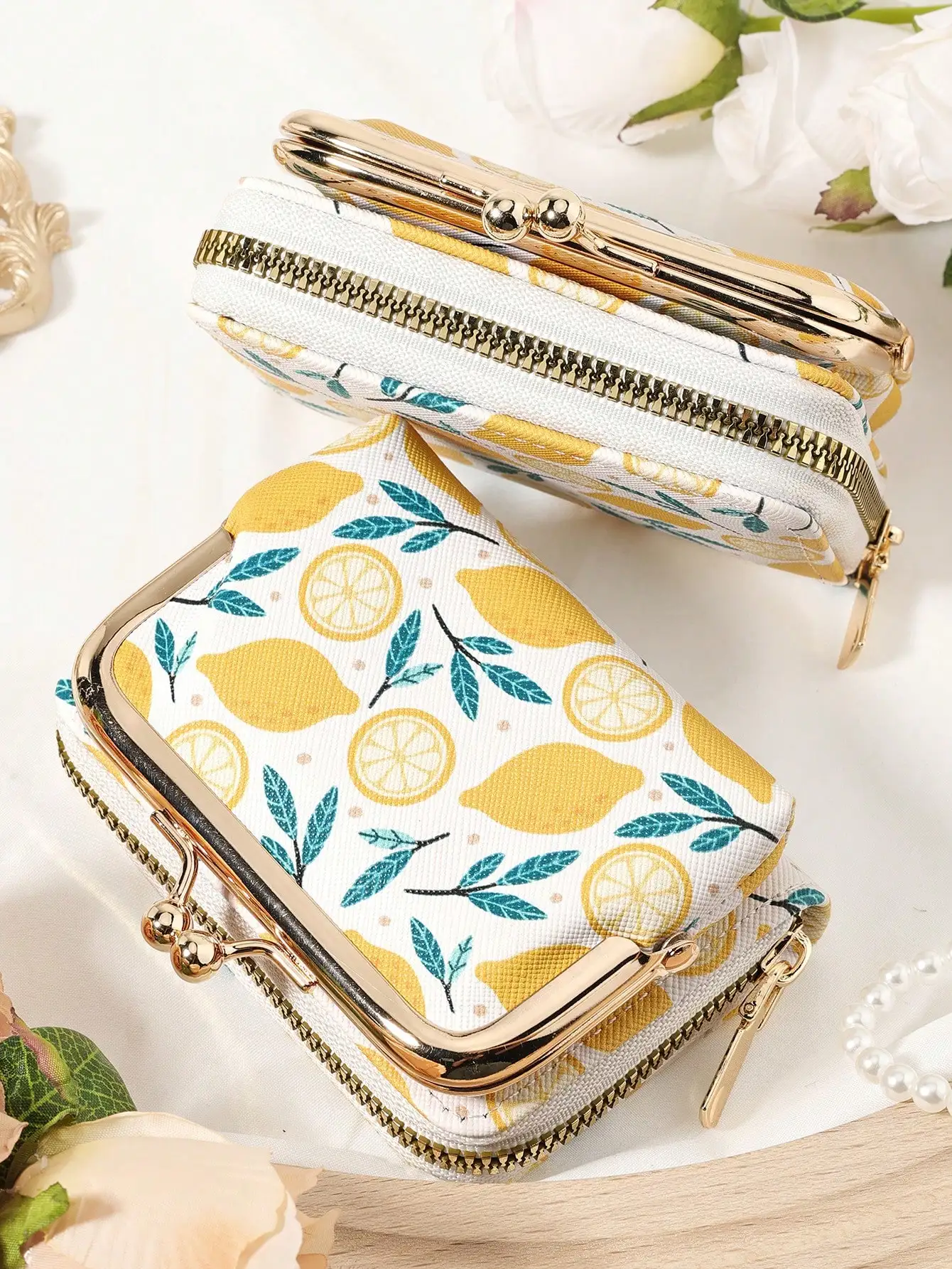 Fruit Print Detachable Wallet Purse, Lemon Watermelon Pattern PU Short Wallet With Zipper & Snap Button, Unisex Multi-Card Holder & Coin Pocket For Daily Use Travel Wallet For Women Teacher Gift
Fruit Print Detachable Wallet Purse, Lemon Watermelon Pattern PU Short Wallet With Zipper & Snap Button, Unisex Multi-Card Holder & Coin Pocket For Daily Use Travel Wallet For Women Teacher Gift