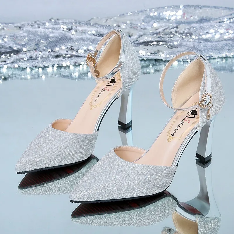 2025 Hot Korean Version Spring and Summer High Heels Versatile Girl Pointed Buckle with Hollow Sandals
2025 Hot Korean Version Spring and Summer High Heels Versatile Girl Pointed Buckle with Hollow Sandals
