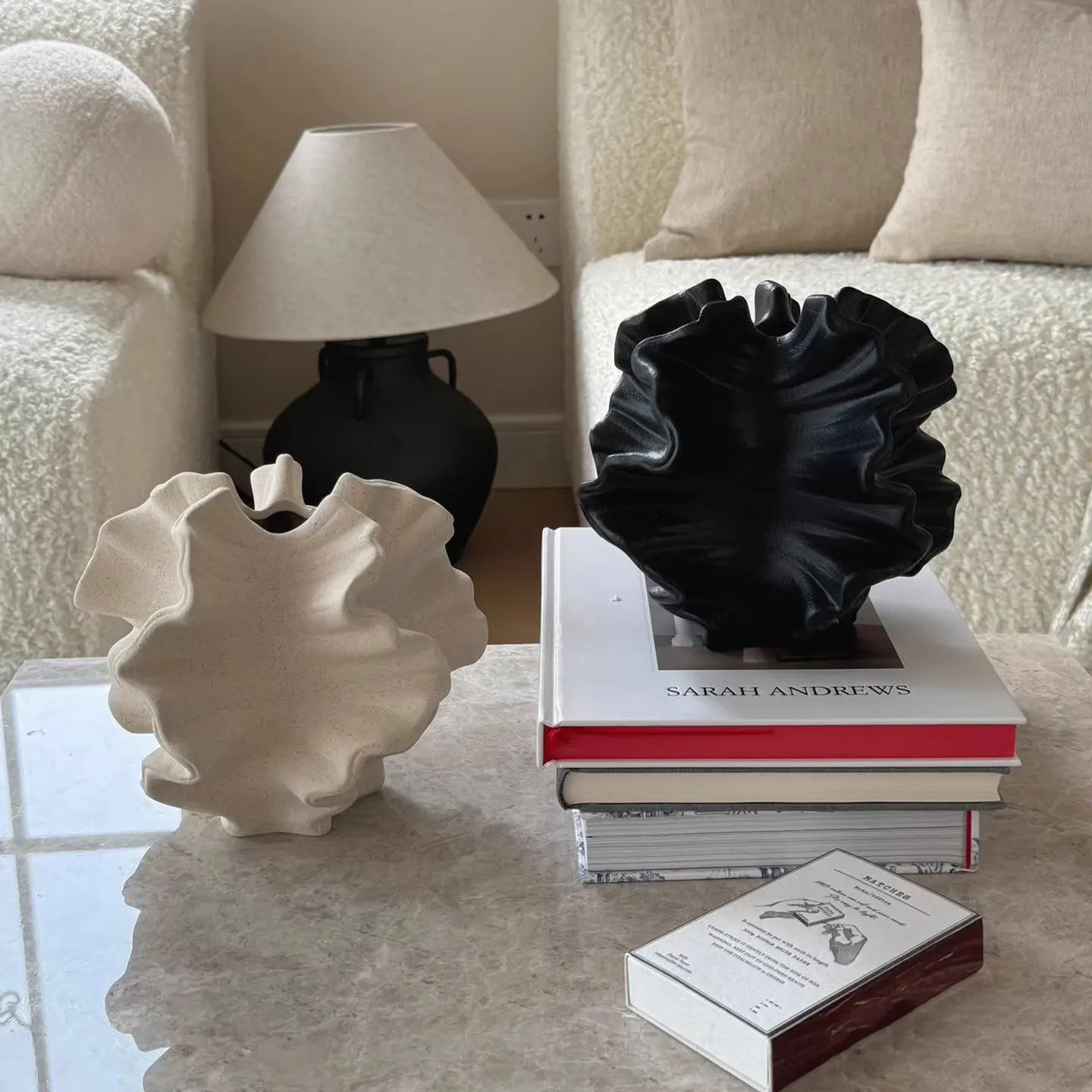 Minimalist Mirage Vase Ornament Resin Coral Vase Nordic Art Beige Living Room Desktop Center Decoration
Minimalist Mirage Vase Ornament Resin Coral Vase Nordic Art Beige Living Room Desktop Center Decoration