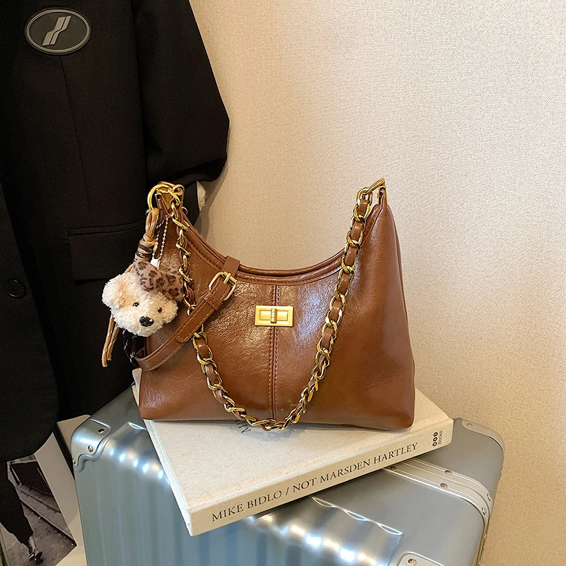 Элегантная кожаная сумка через плечо для женщин с винтажным дизайном и большой вместительностью, однотонная, модная мода
Элегантная кожаная сумка через плечо для женщин с винтажным дизайном и большой вместительностью, однотонная, модная мода