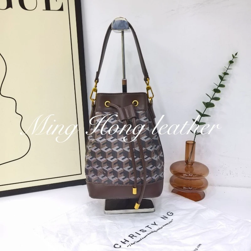 Luxury Designer Diaper Bag High-End Minimalist Handbag Fashionable Original Retro Purse for Women Best Superstar Show Classic
Luxury Designer Diaper Bag High-End Minimalist Handbag Fashionable Original Retro Purse for Women Best Superstar Show Classic