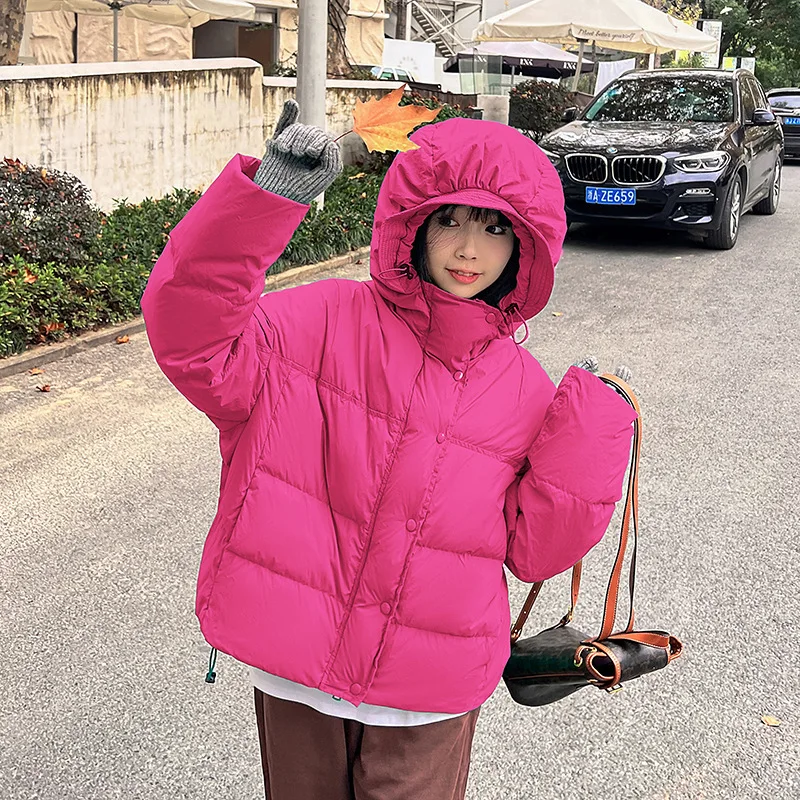 Winter New Korean Flower Bud Hat Down Jacket for Women Short Fit Loose Oversized Puffer Coat Thickened Cotton-Filled Outerwear
Winter New Korean Flower Bud Hat Down Jacket for Women Short Fit Loose Oversized Puffer Coat Thickened Cotton-Filled Outerwear