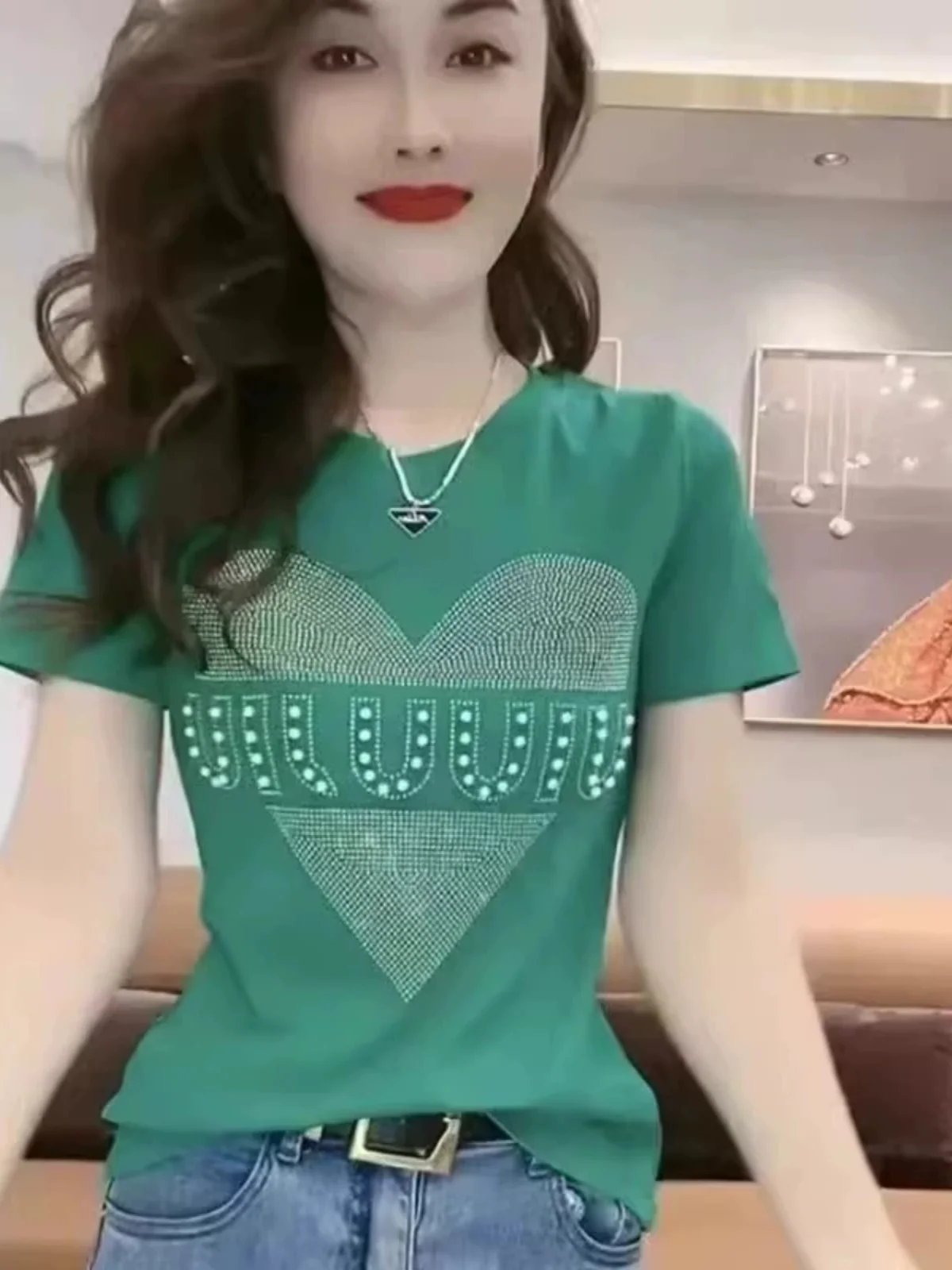 Summer ort Sve T-irt Women's Faion Loose Diamond Embellied Slimming Anti-Aging Design Heavy Embroidery Top
Summer ort Sve T-irt Women's Faion Loose Diamond Embellied Slimming Anti-Aging Design Heavy Embroidery Top