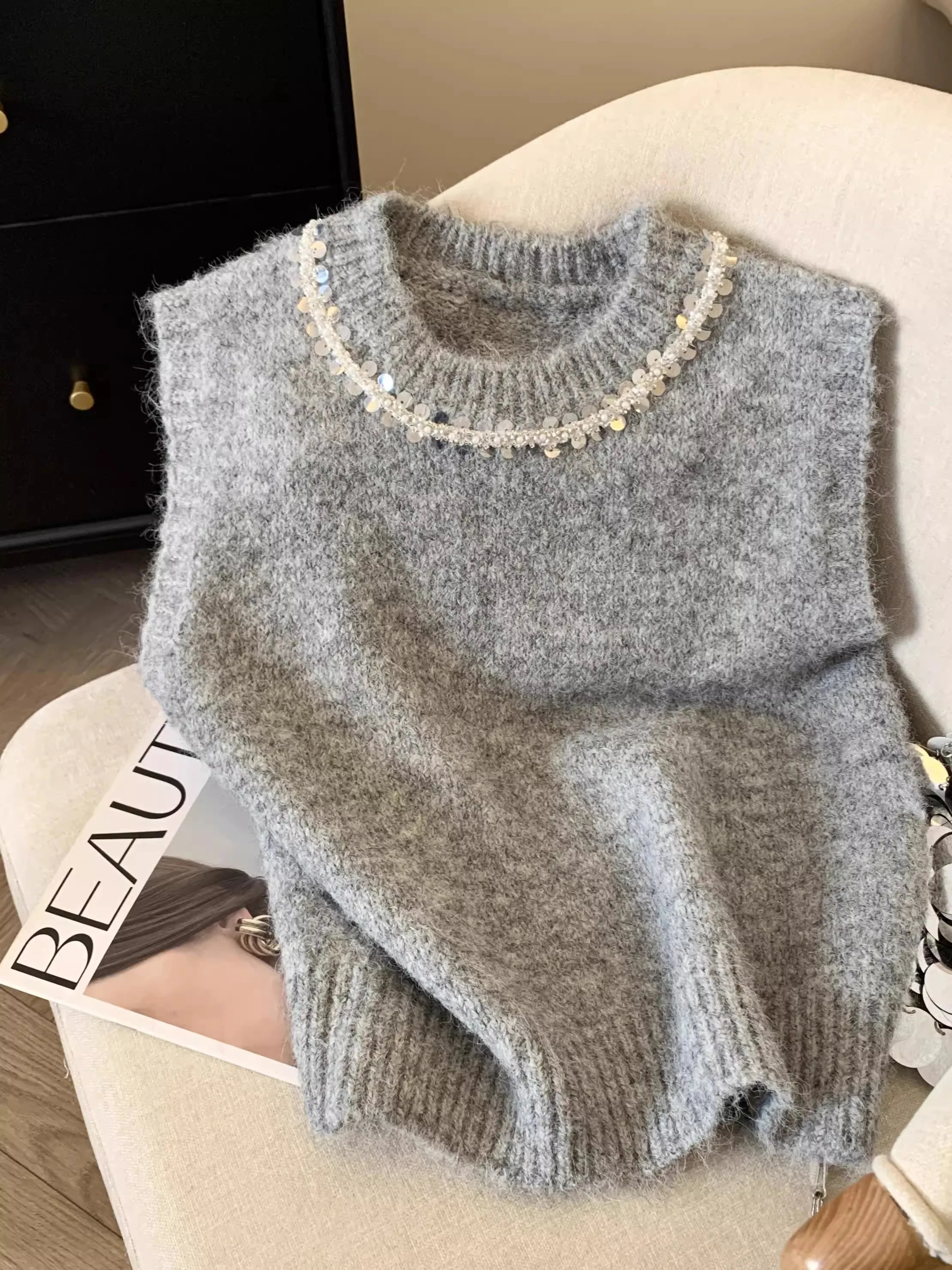 Pink Heavy duty Nail Bead sequin Knitted Vest Women's Spring Style High-end Soft Tank Top Stacked Shoulder Sleeveless Sweater
Pink Heavy duty Nail Bead sequin Knitted Vest Women's Spring Style High-end Soft Tank Top Stacked Shoulder Sleeveless Sweater