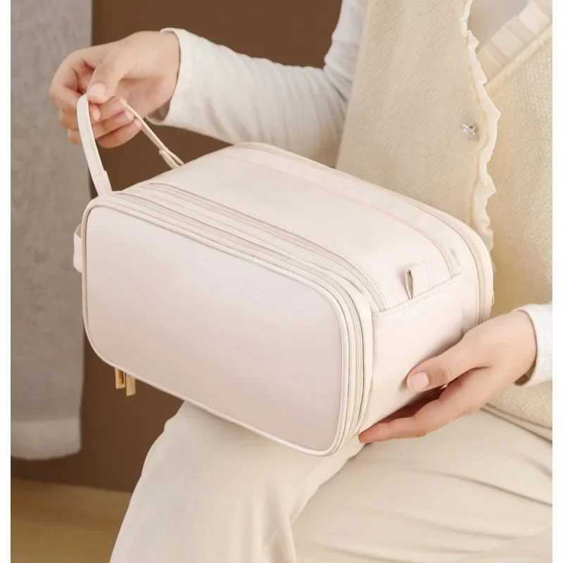 Large Capacity Hanging Toiletry Bag Waterproof Makeup Travel Case with Double Zipper
Large Capacity Hanging Toiletry Bag Waterproof Makeup Travel Case with Double Zipper